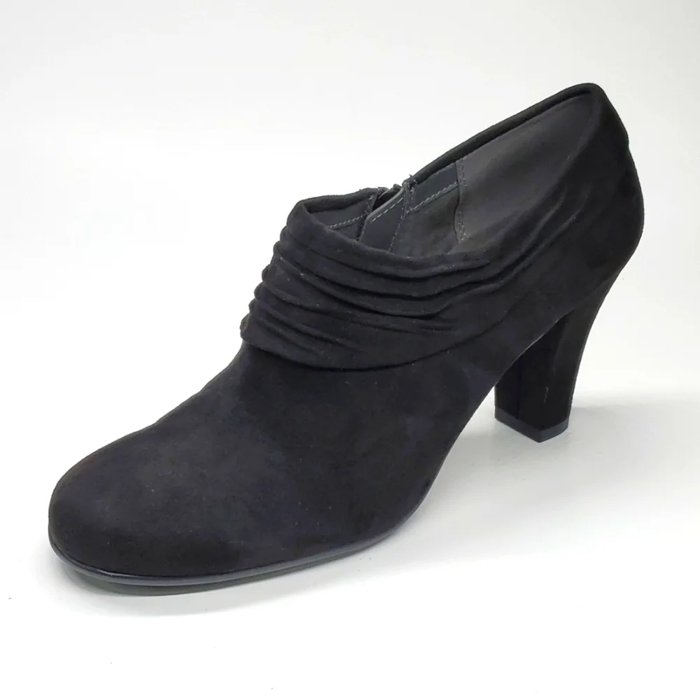 Aerosoles Heelrest Starring Role Black Faux Suede Ankle Booties EUC
